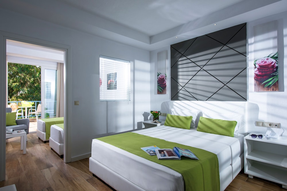 Fodele Beach and Water Park Holiday Resort 25/76