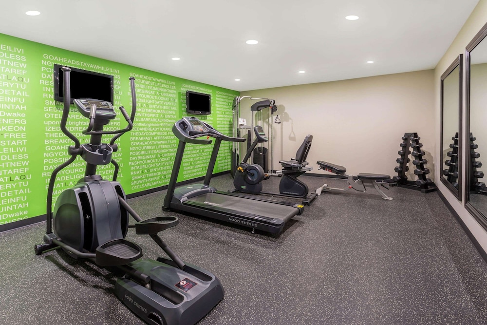 La Quinta Inn Suites Rockford 32/54