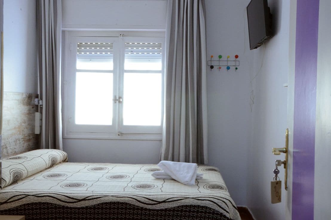 STANDARD, DOUBLE BED, SHARED BATHROOM