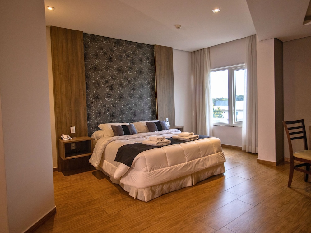EXECUTIVE, SUITE
