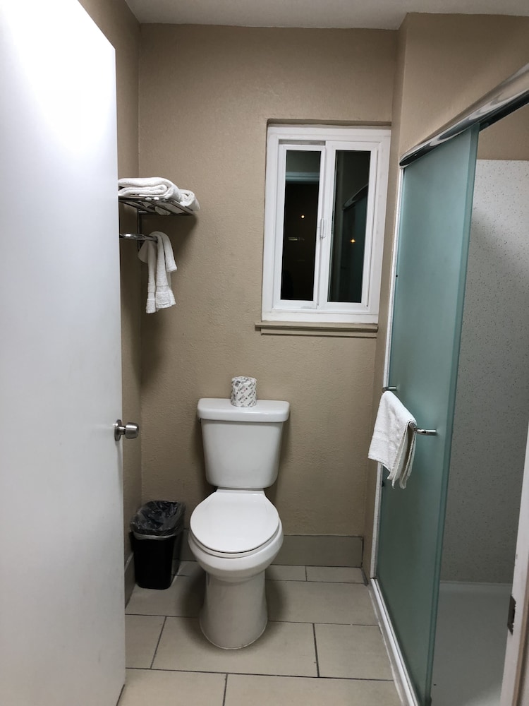 Casa Royal Inn 15/30