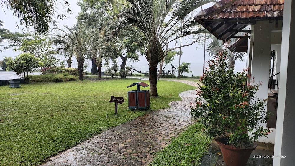Deshadan Backwater Resort 10/81