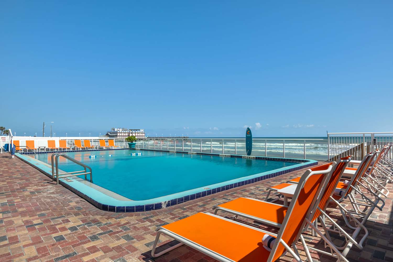 Comfort Inn and Suites Daytona Beach Oceanfront 25/42