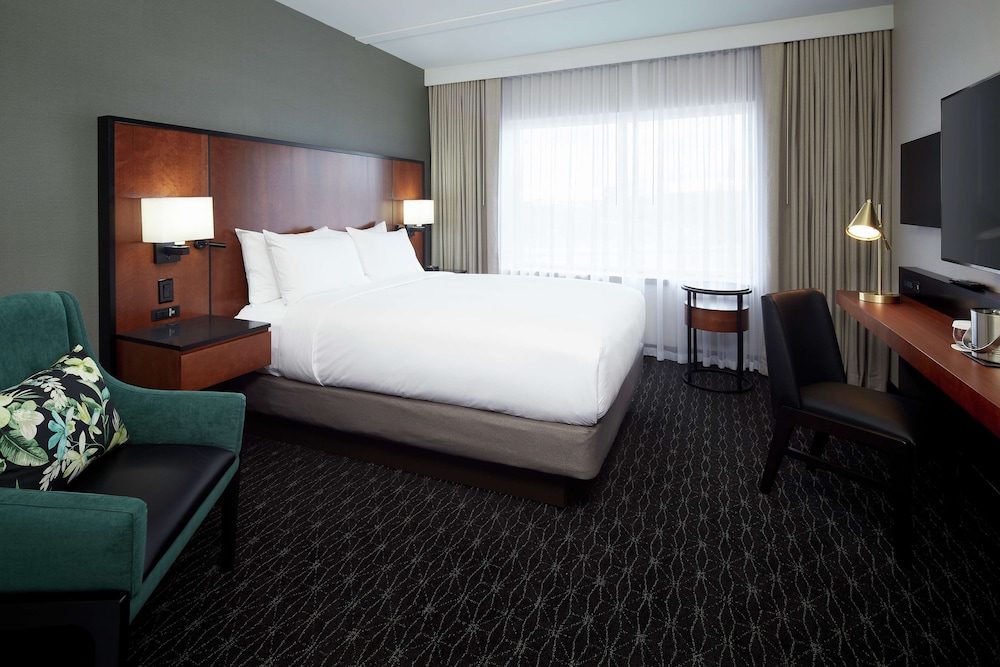 Doubletree by Hilton Montreal Airport 7/44