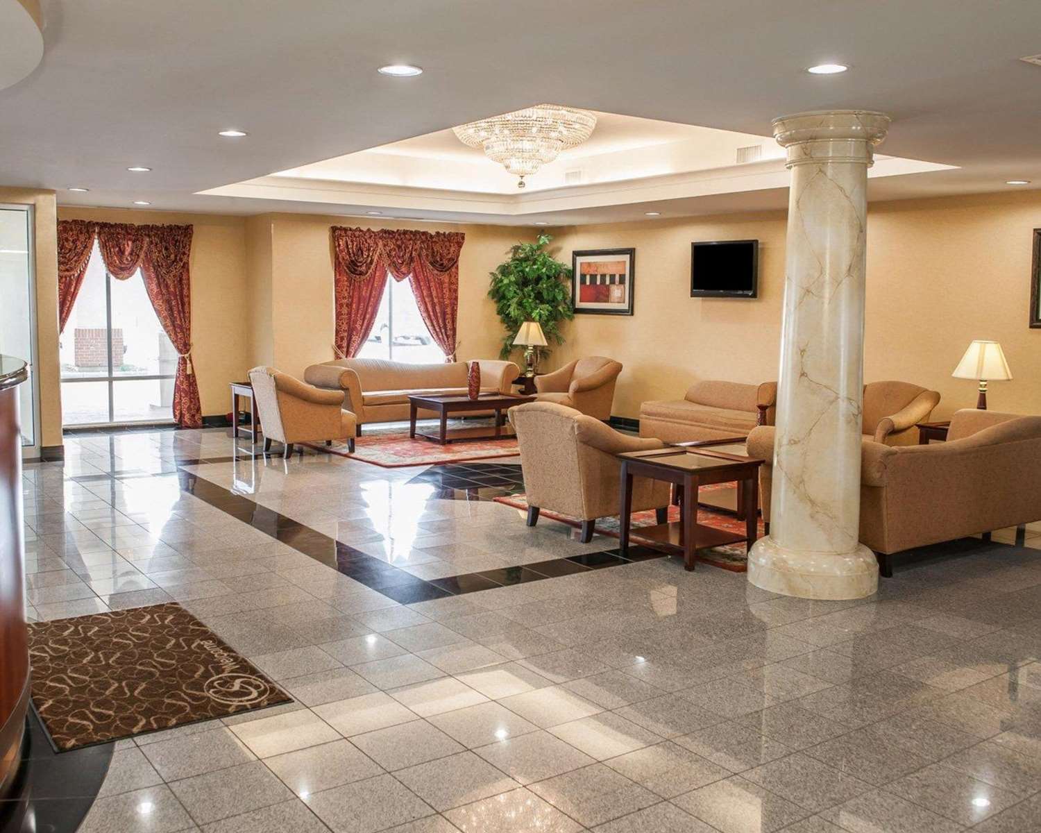 Comfort Suites near Indianapolis Airport 24/51