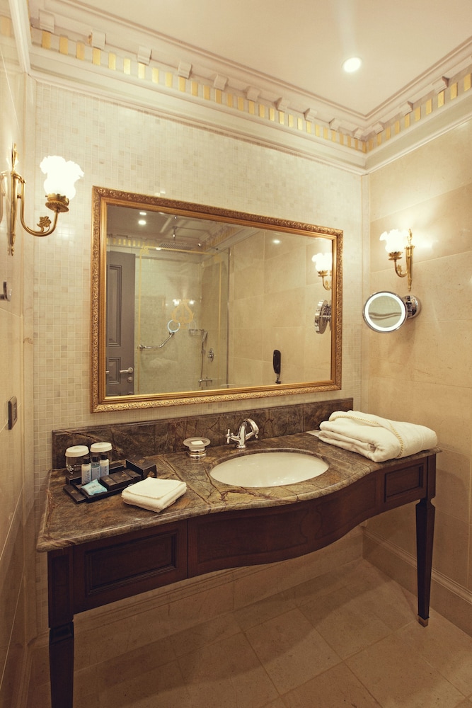 Palazzo Donizetti Istanbul, Tapestry Collection by Hilton 44/75