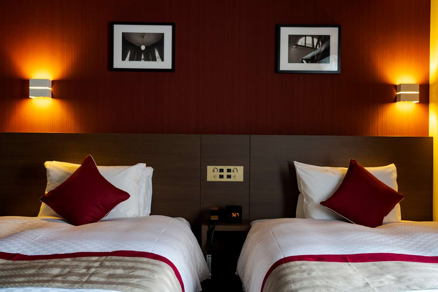 Deluxe, Twin Beds, Accessible