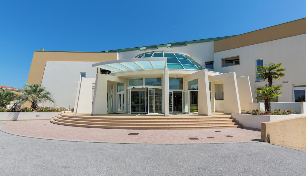 HOTEL MAREGOLF 6/46