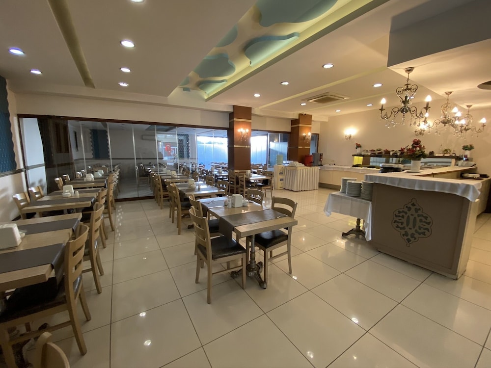 Grand Anzac Hotel 29/33