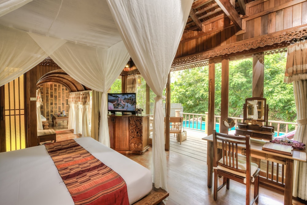 HIDEAWAY POOL  VILLA