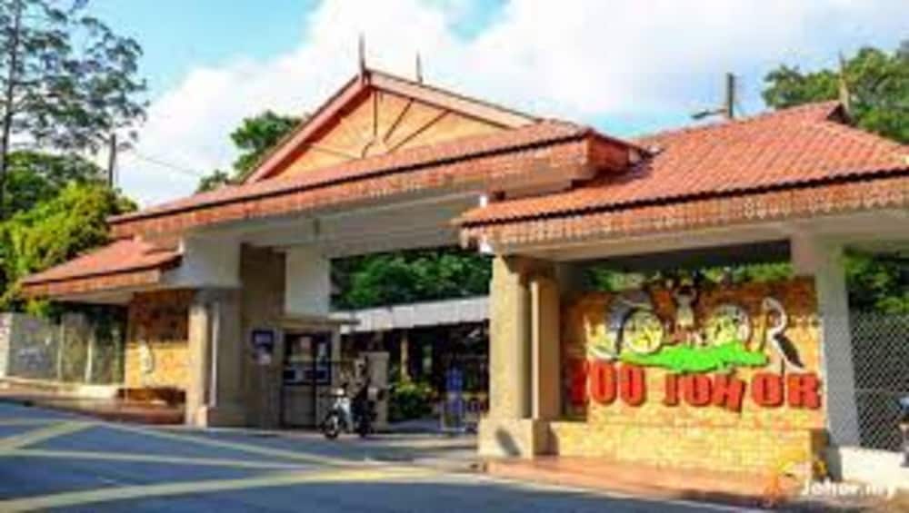 Forest City Marina Hotel 1/66
