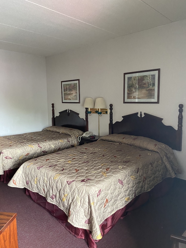 Voyageur Inn and Conference Center 16/58