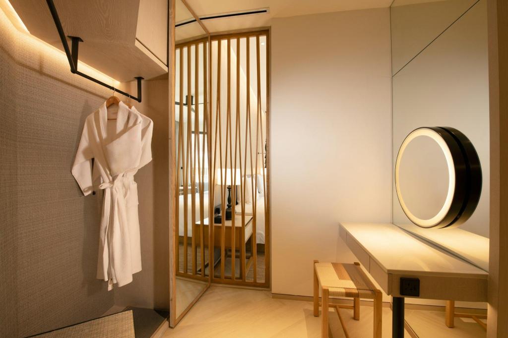 غرفة بسرير كينج بشرفة بإطلالة، Hilton Burau Bay Langkawi Resort 8/9
