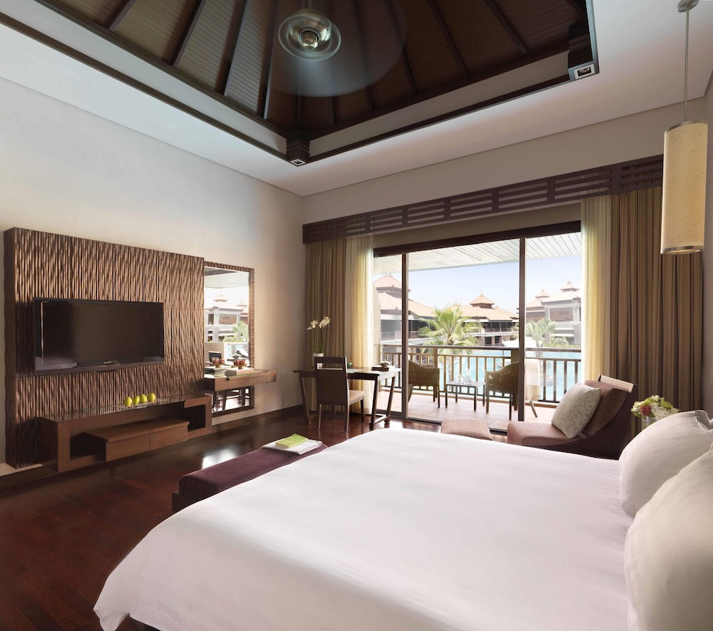 PREMIER, LAGOON VIEW, BALCONY