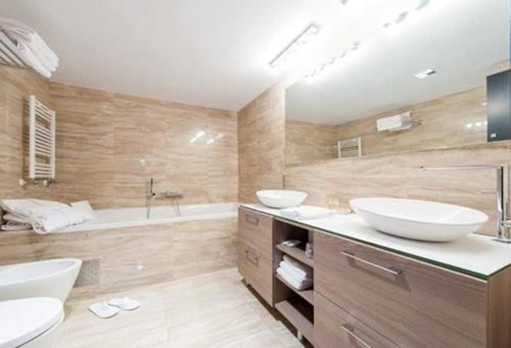 NEW HOTEL COLON 58/61
