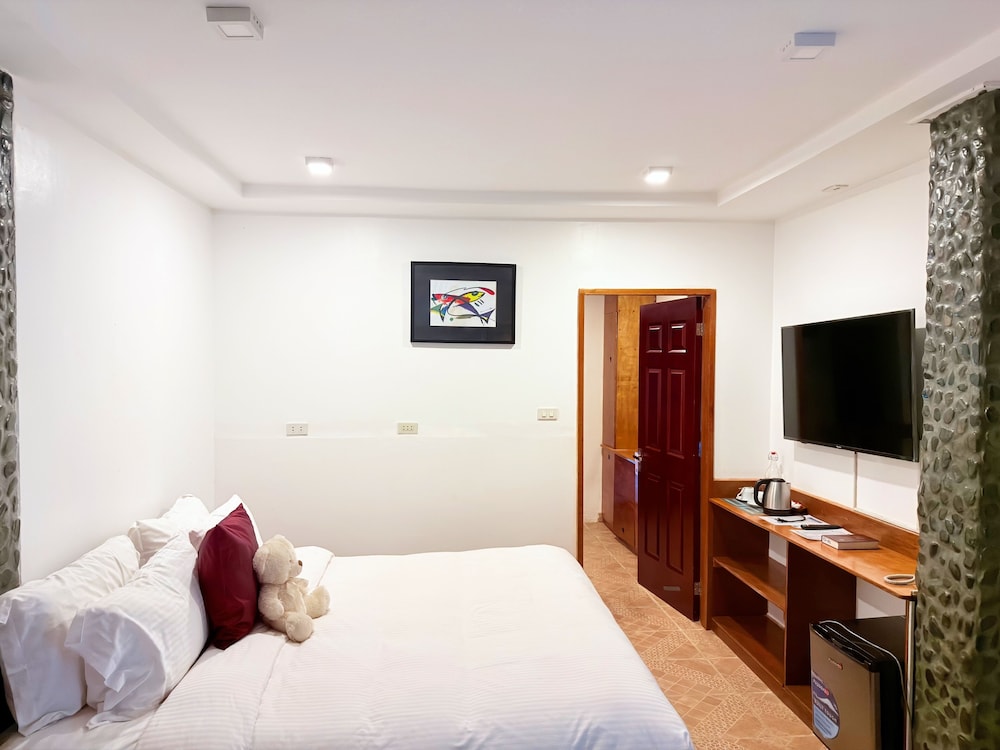 Standard, King Bed, Beach Front, Garden View