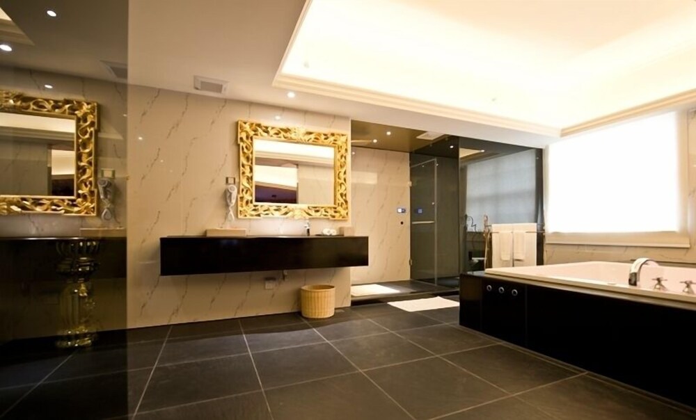 The Royal Pinnacle Hotel 6/50