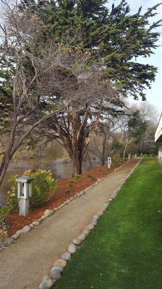 Carmel River Inn 55/62