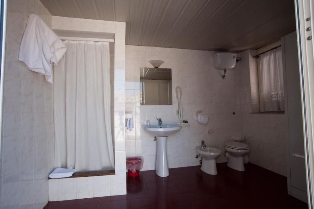 Joli Hotel 20/50