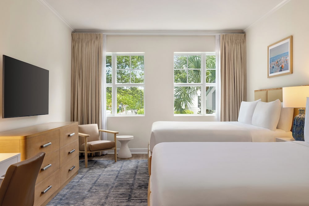 3 Bedrooms, Premier, Family, Residence, Suite, 1 King and 2 Queen Beds