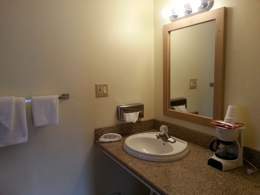 Shelton Inn 50/51