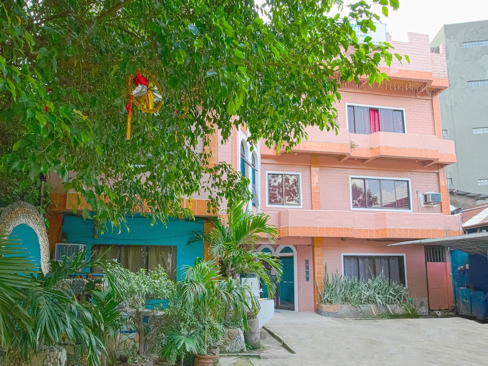 La Maria Pension & Tourist Inn Hotel 8/51
