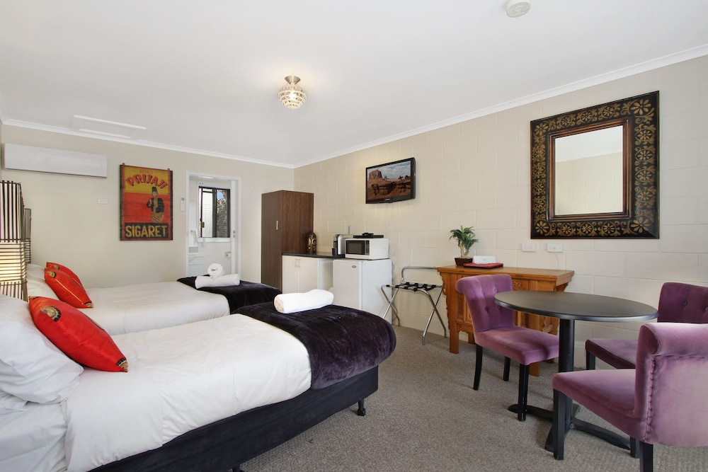 BEECHWORTH ON BRIDGE 25/57