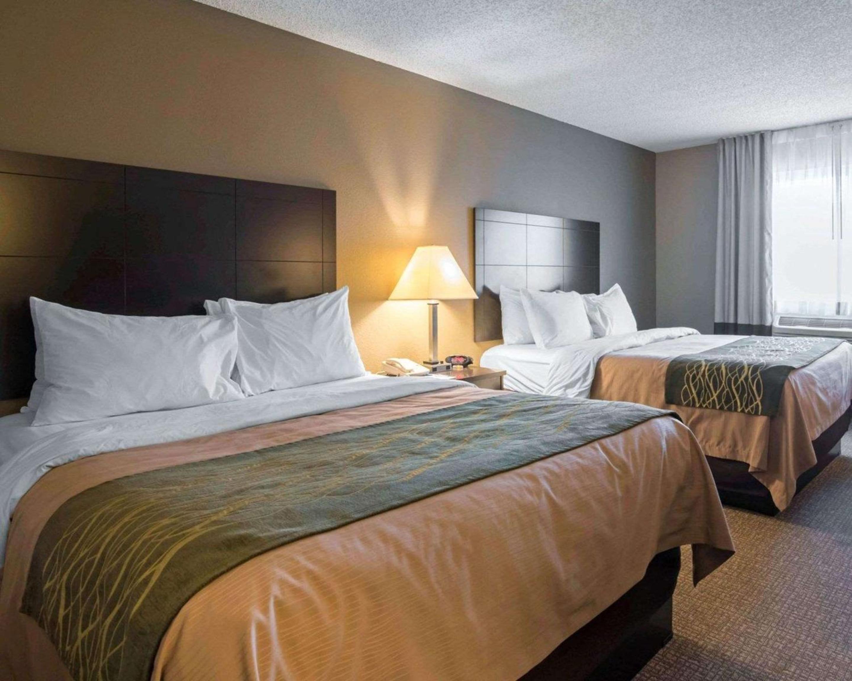 غرفة بسريرين كوين مع أريكة، Comfort Inn Saugerties 3/4