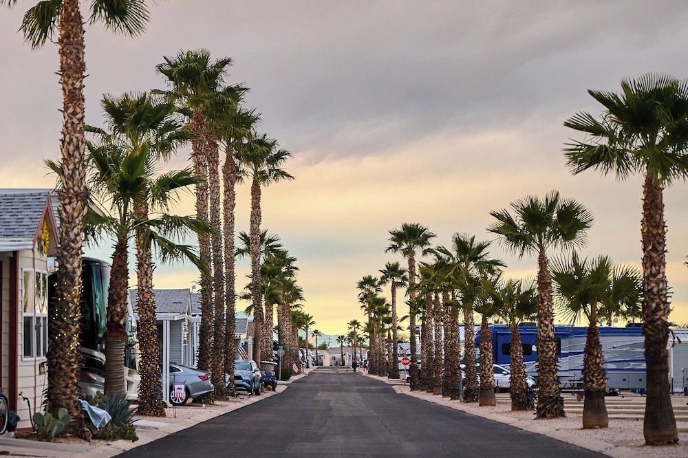 Voyager Resort Inn 32/41