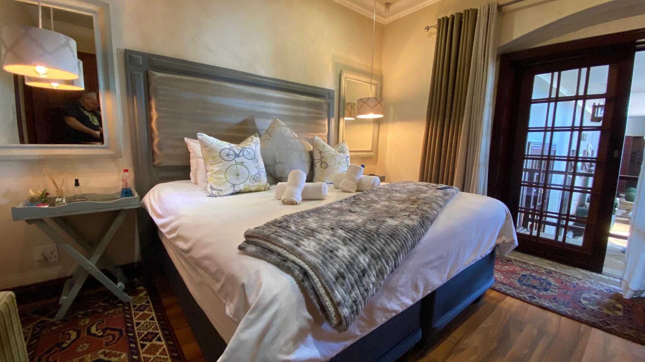 Spacube Luxury Suites and Spa 6/19