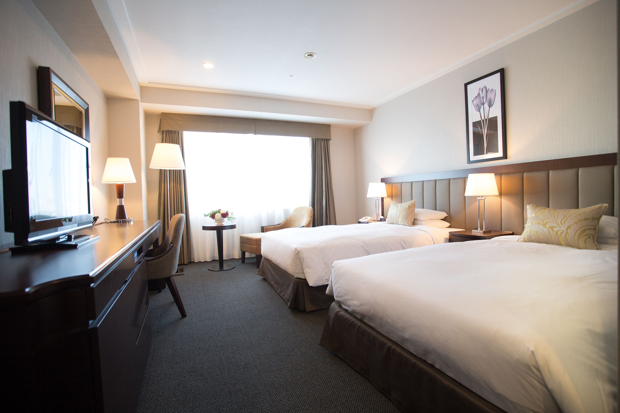 Tower, Twin Beds, Bathtub, Superior Floor
