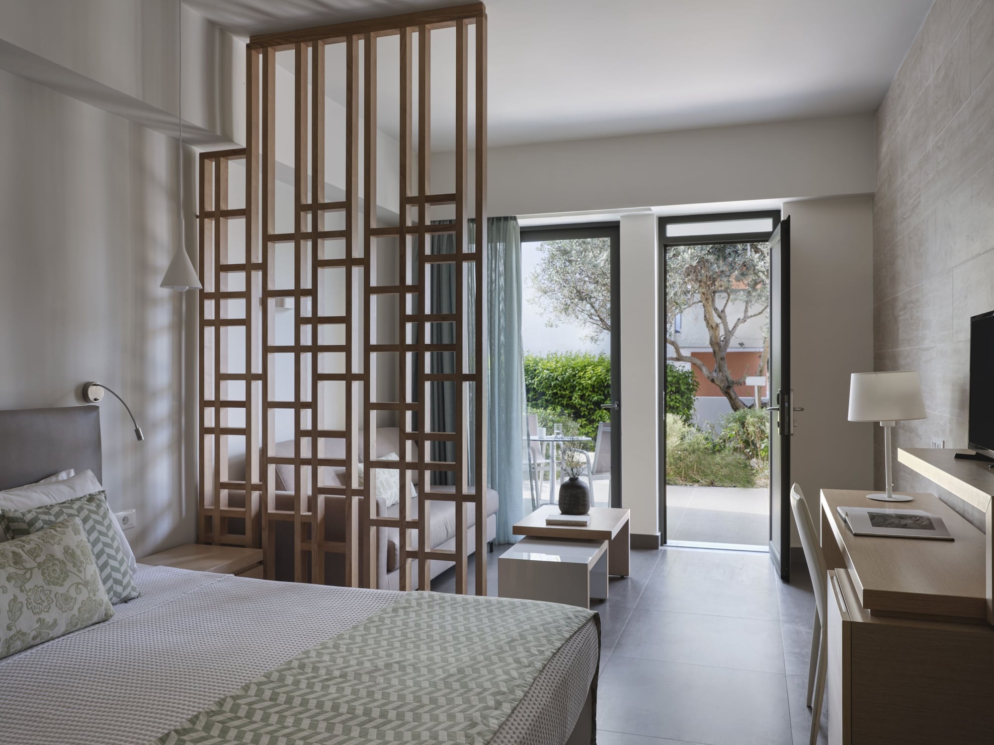 SUPERIOR, DOUBLE BED, INLAND VIEW