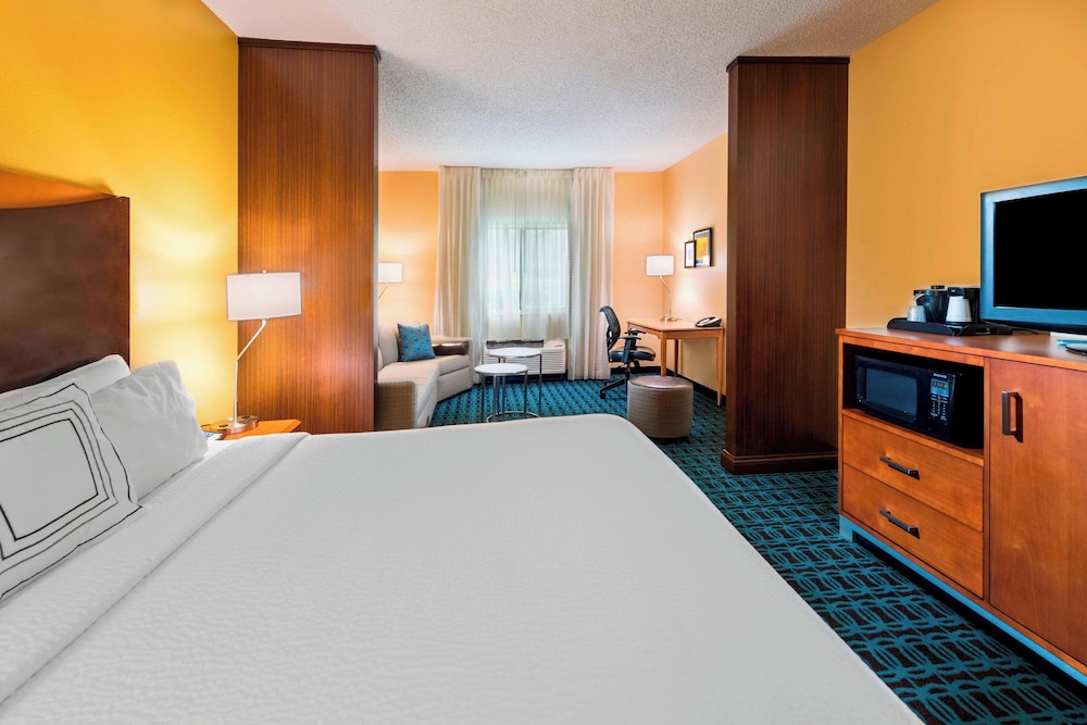 SUITE, KING BED, SOFA