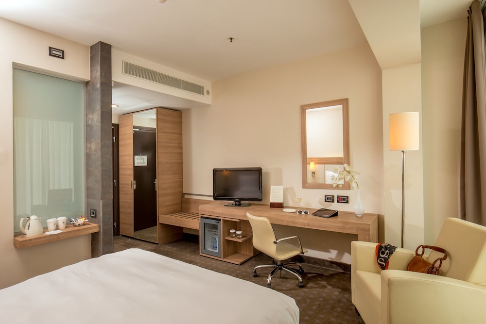 DOUBLETREE BY HILTON MILAN 15/83