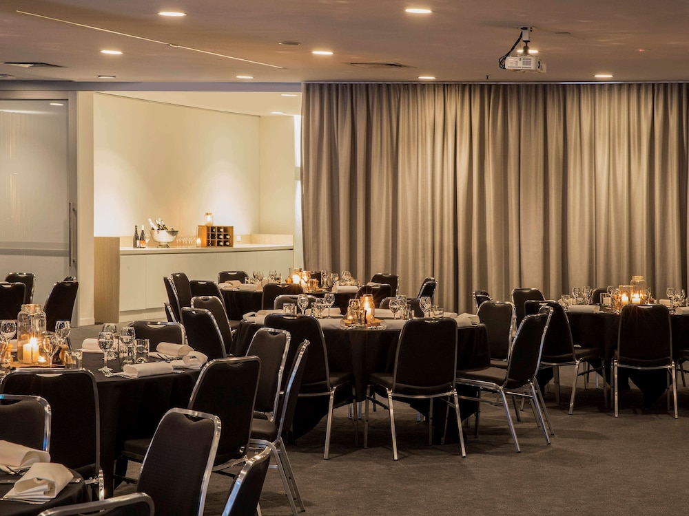 ibis Melbourne Hotel and Apartments 62/70