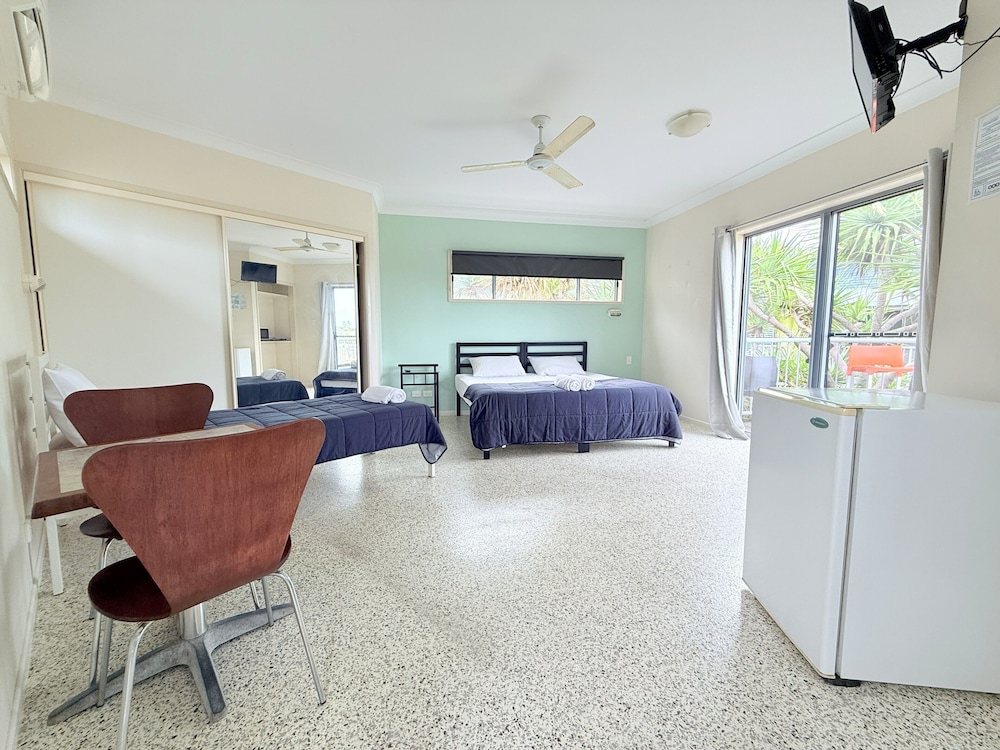 Emu Park Beach Resort 20/63