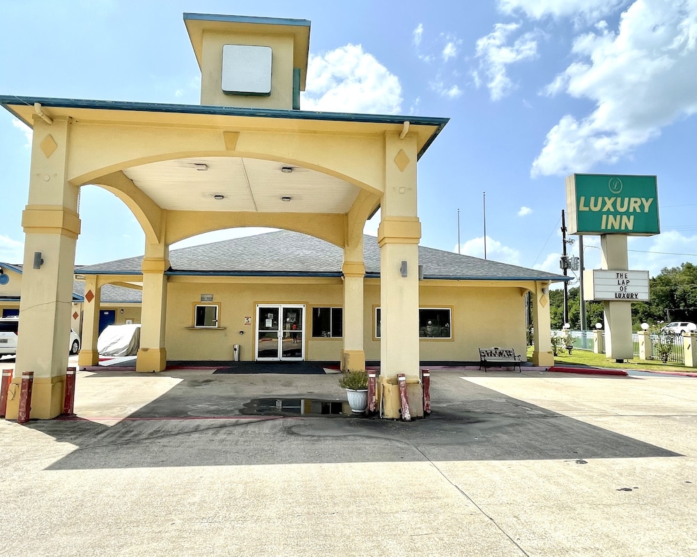 Luxury Inn & Suites Liberty 2/65