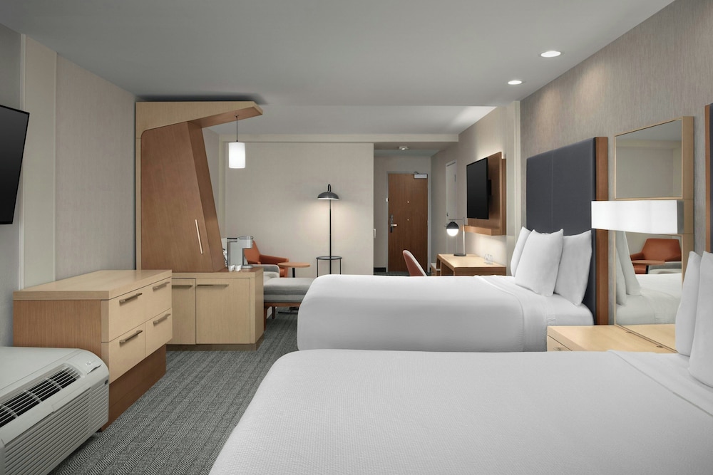 Studio, 2 Queen Beds, Sofa, Accessible