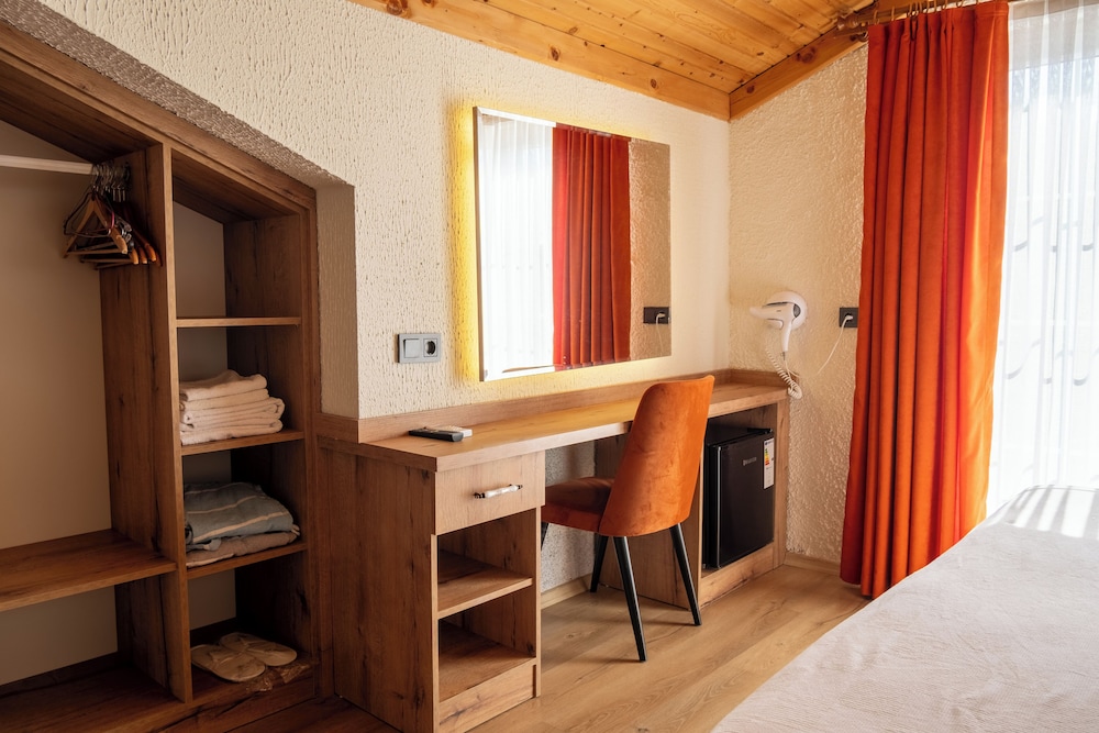 Gunes Hotel & Apartments 38/46