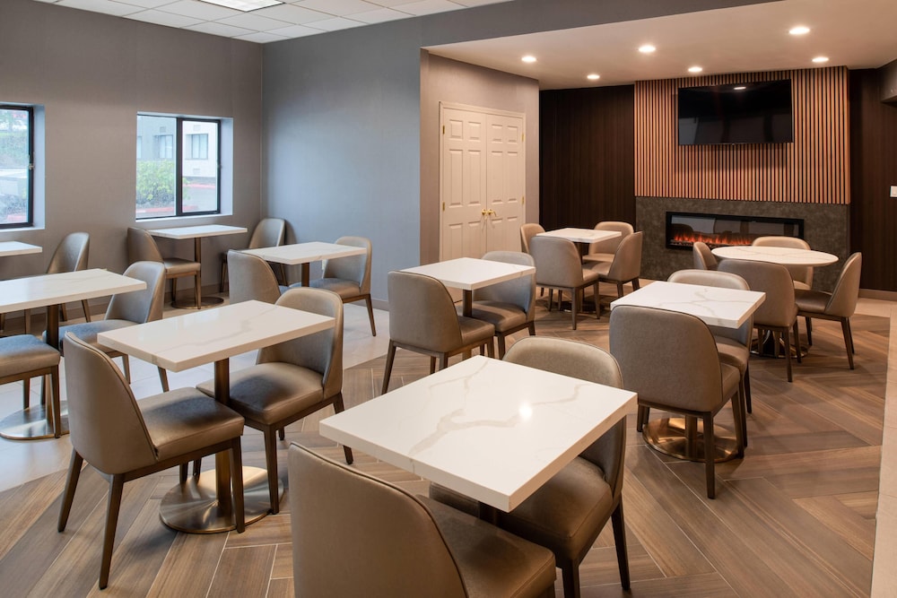 La Quinta Inn & Suites by Wyndham Seattle Sea-Tac Airport 37/48