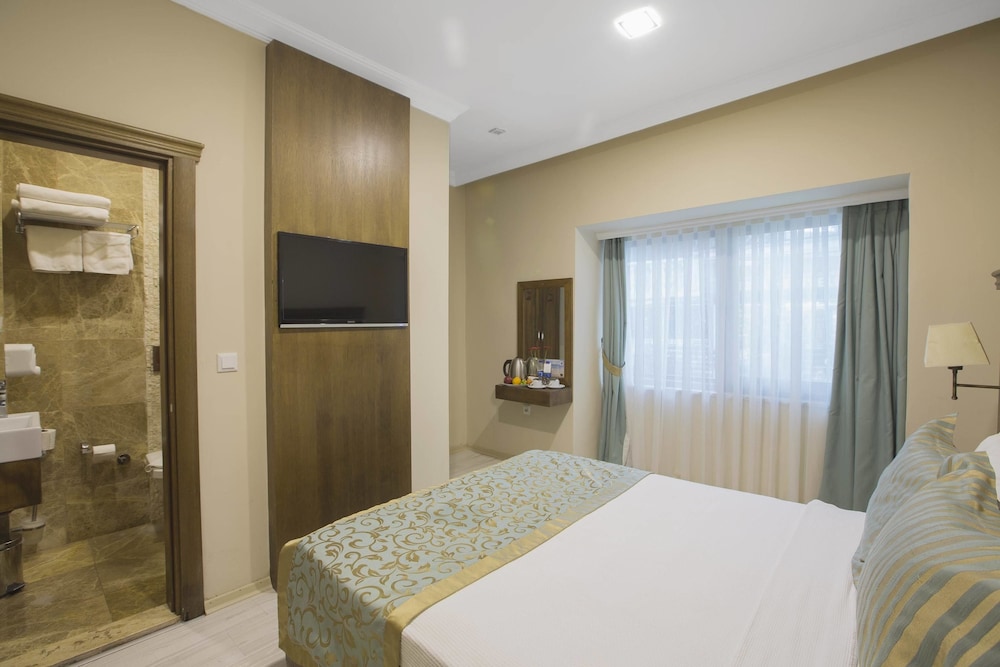 AKKAN LUXURY HOTEL 20/84