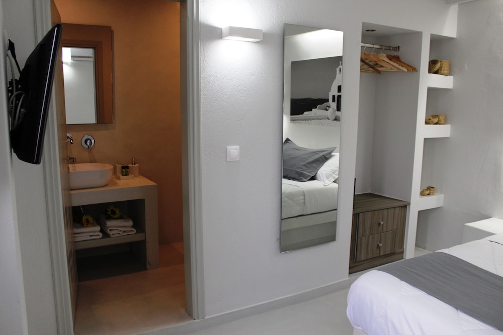 Sea La Vie Beachfront Suites 42/42