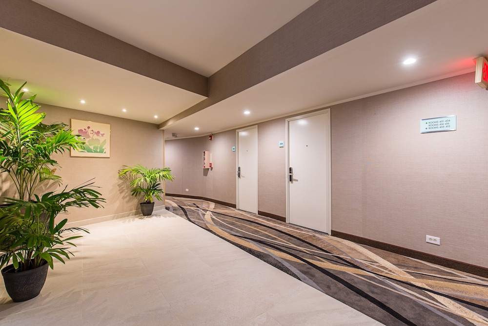 Polynesian Plaza 5/58