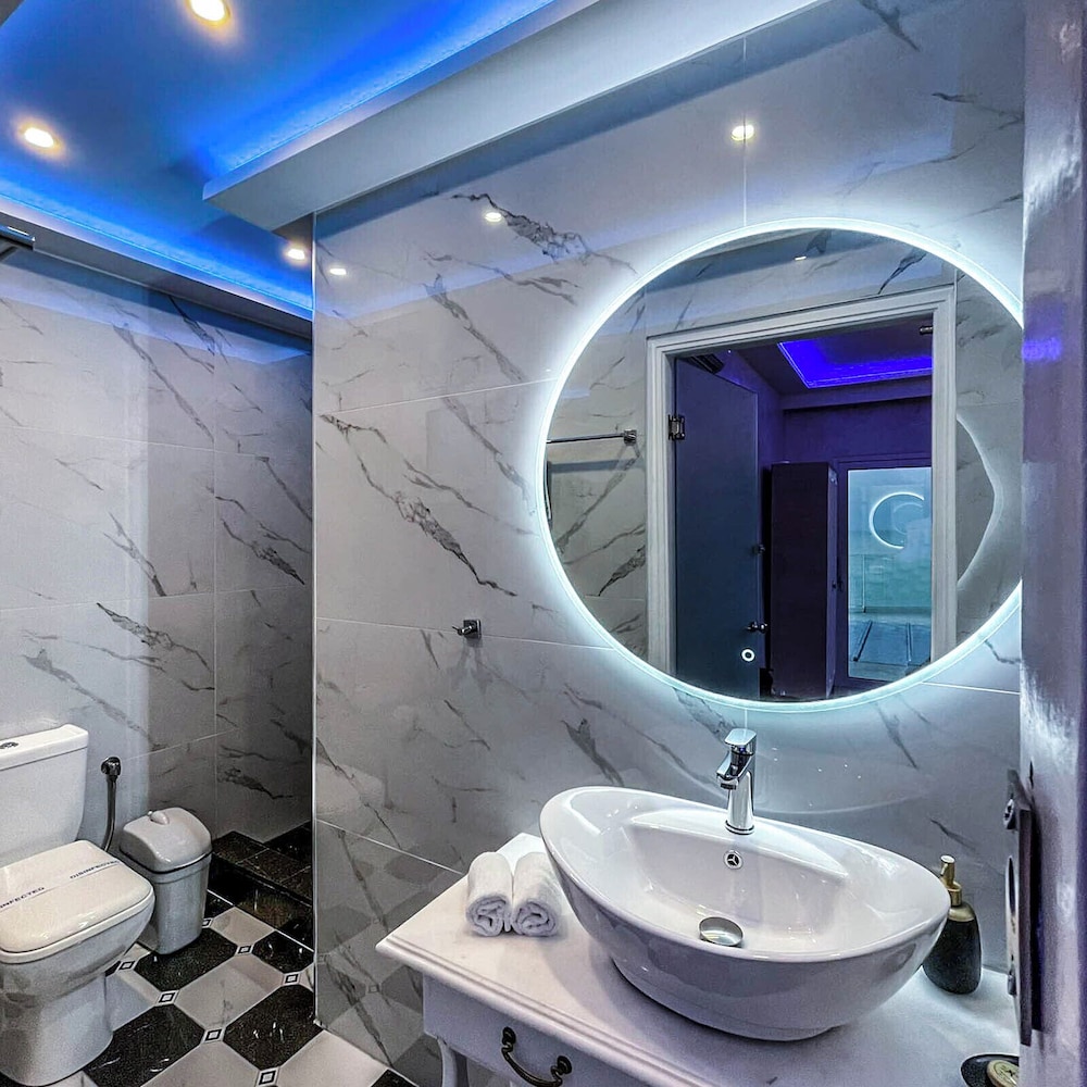 Panorama Suites And Spa 85/85