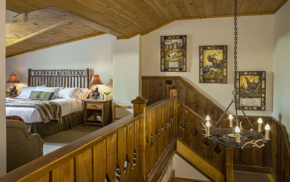 Whiteface Lodge 32/80
