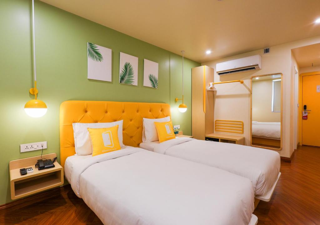 Bloom Hotel - Golf Course Road, Sector 43 18/42