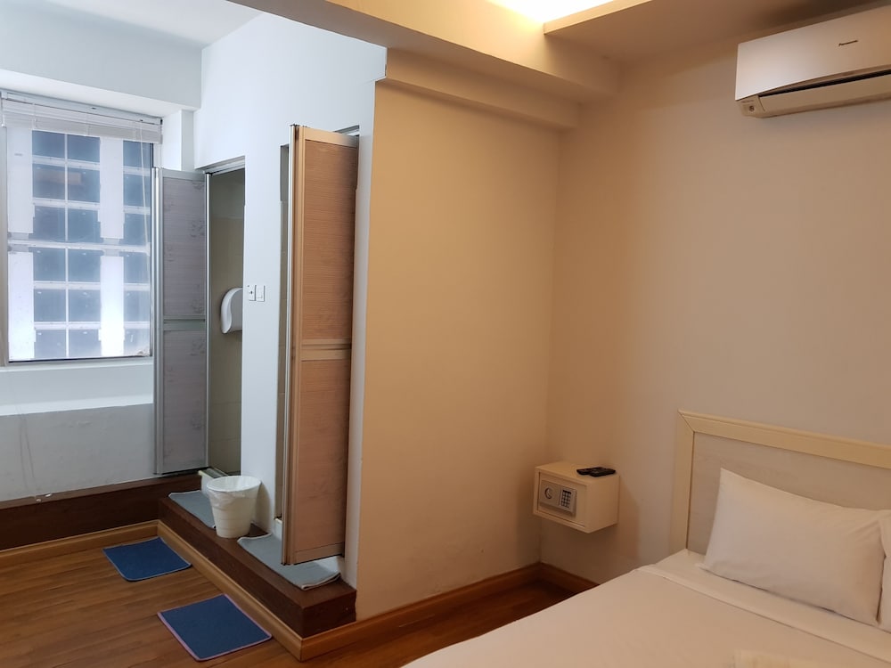 Travelogue Guest House 49/50
