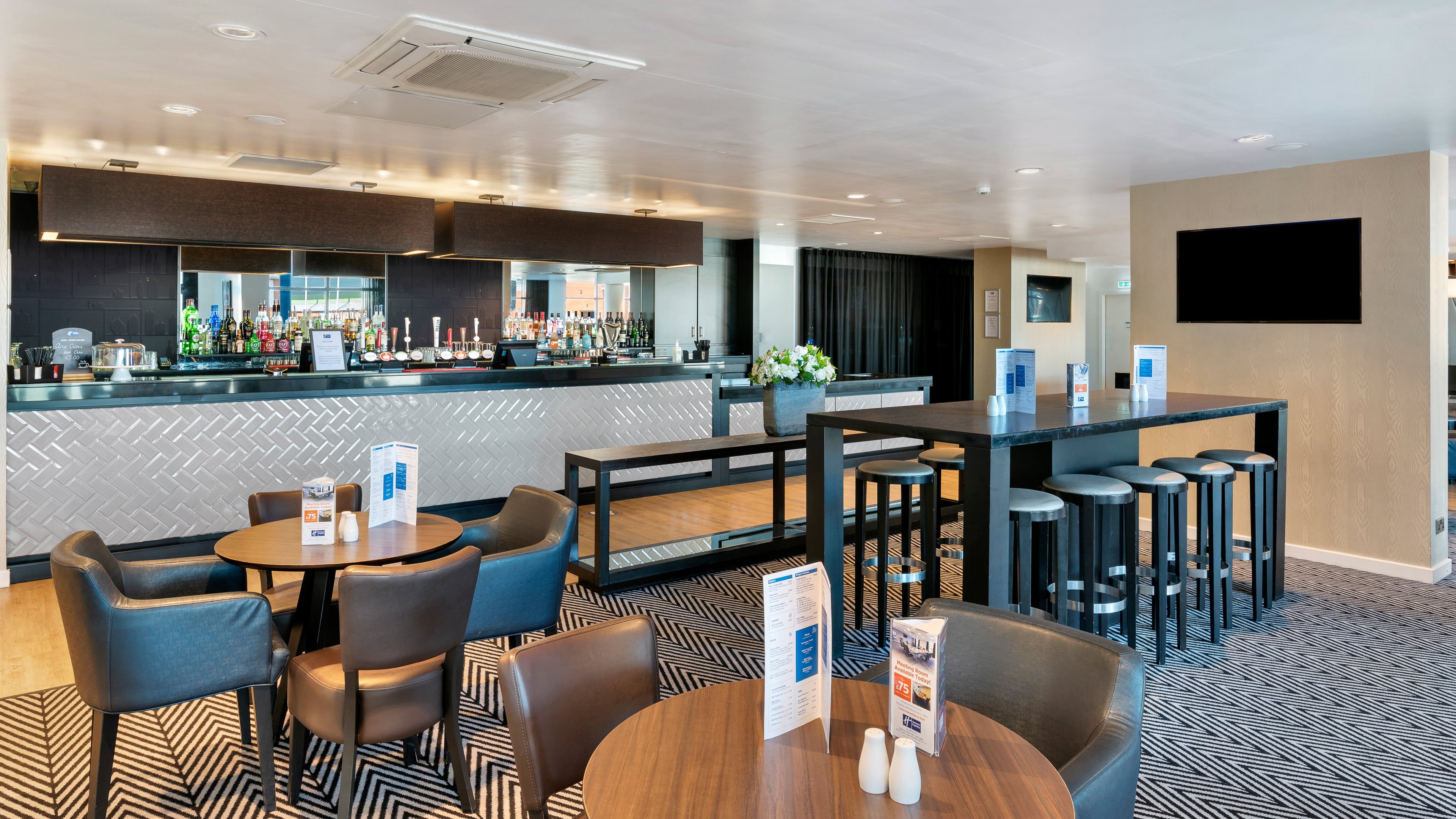 Holiday Inn Express Leigh - Sports Village 28/50