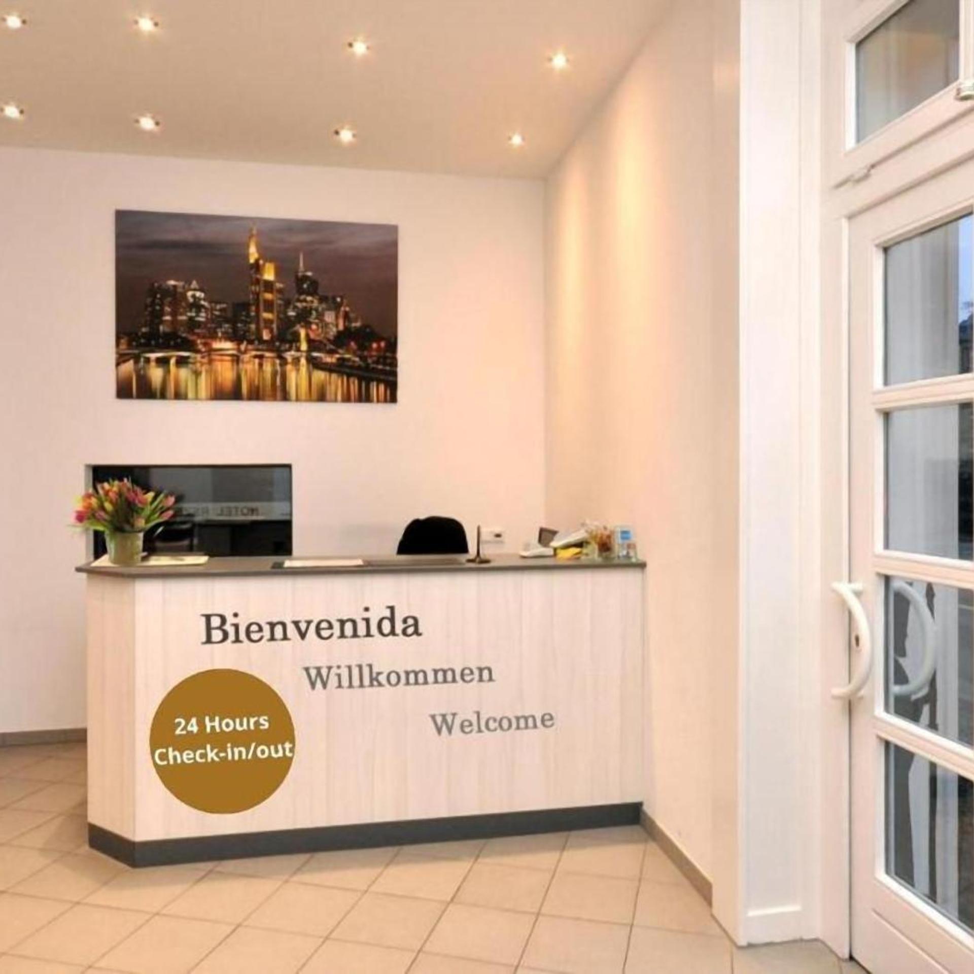Apadana Hotel 2/50