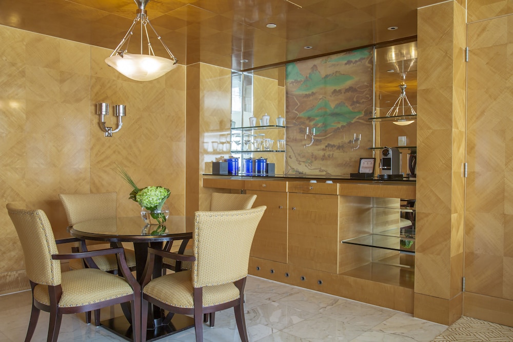 Ritz Carlton Financial Street 39/42